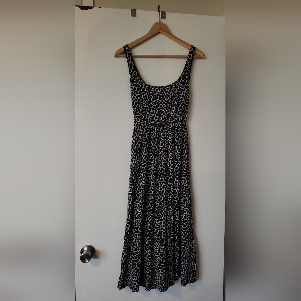 Scoop neck circle skirt dress